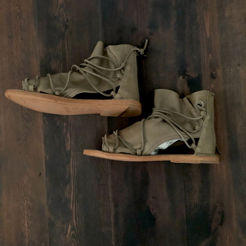 Lola Baske gladiator shoes